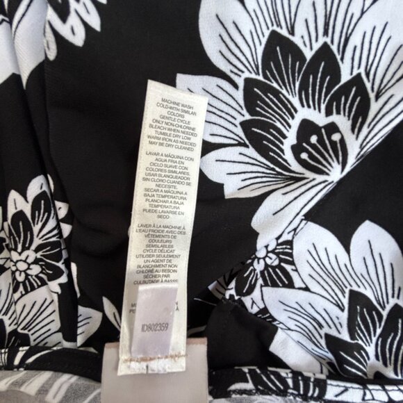 Chico's Womens Black White Floral Short Dolman Sleeve Top Size 2 Stretch Casual - Picture 5 of 8